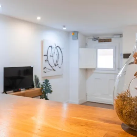 Daire 1bdr With Terrace In Alfama Centre By Lovelystay Lisboa