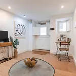 アパート 1bdr With Terrace In Alfama Centre By Lovelystay *